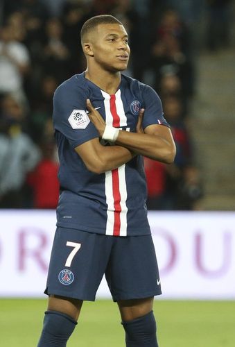 利物浦4-0战胜莱斯特城,阿诺德全场发挥出色,贡献了2传1射