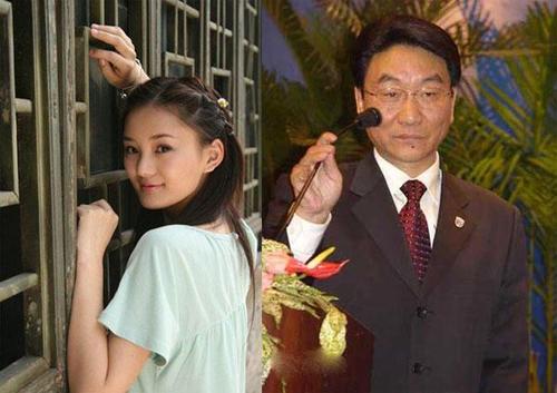 不知道她的真实姓名,其实,馨子的真实姓名叫做楼安琪,他的父亲就是前