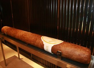 大卫杜夫巨型雪茄现身北京