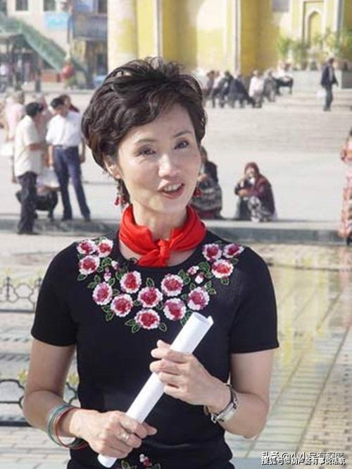 徐俐,1961年8月2日,出生于湖南临湘.
