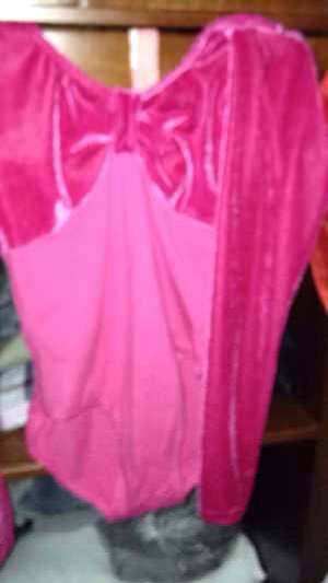 我11岁女孩芭蕾舞蹈服本来就有内裤,连裤袜里面为什么要多穿内裤 可以