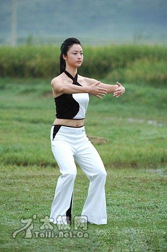 [转载]小动作,大强身——弯腿站