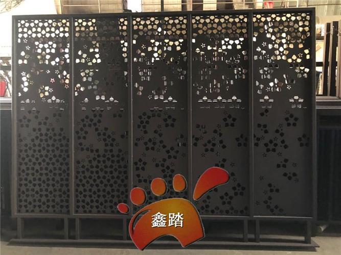 户外镀锌板镂空铁艺隔断背景墙的发展和变迁