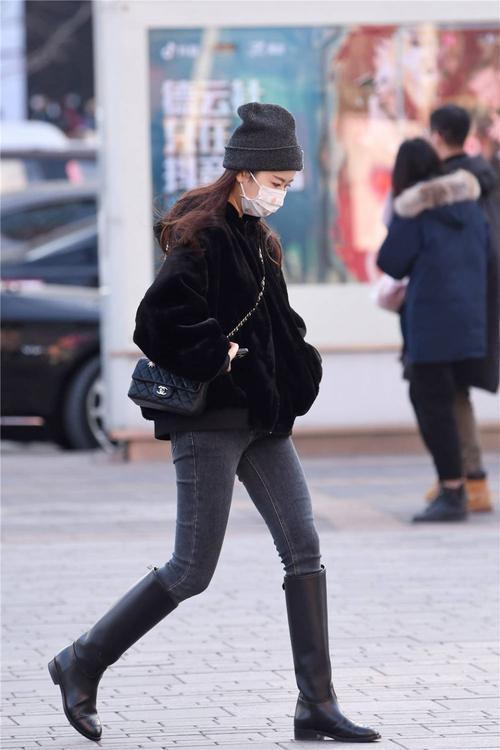 长靴和牛仔裤经典组合,让你的冬天过得更加轻松