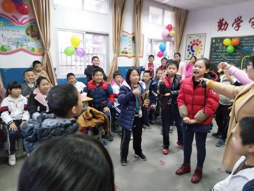 美丽帅气童星主持人闪亮登场