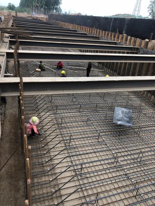 开南路东湖退水渠箱涵底板钢筋安装施工