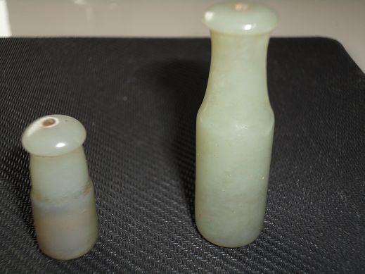 谁能鉴别这两个玉烟嘴的价值