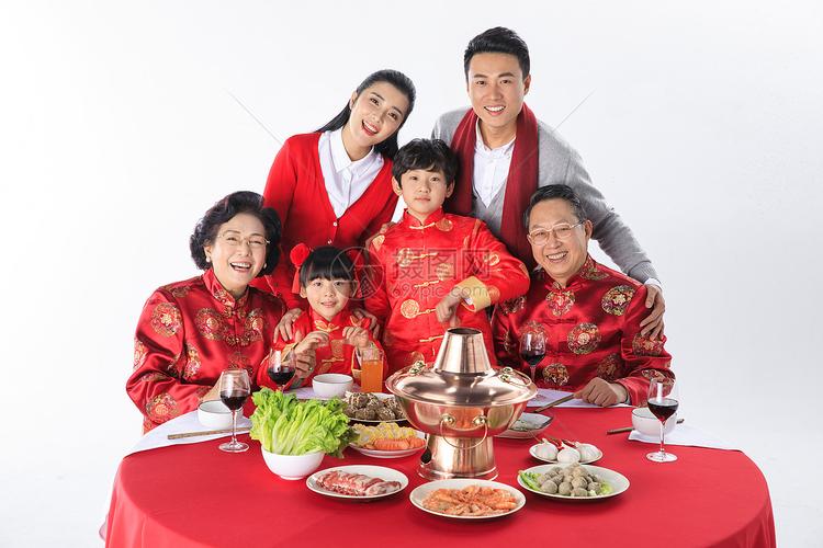 新年一家人在一起团圆聚餐