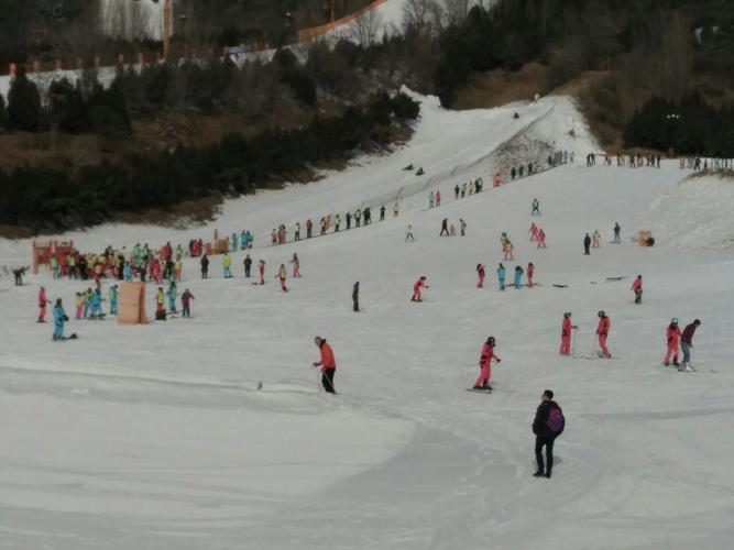 2019军都山滑雪场玩乐攻略,周末想去滑雪,离北京市区比.