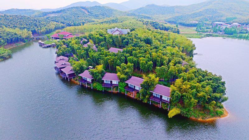 【作品描述】湖州市吴兴区西塞山度假木屋风景