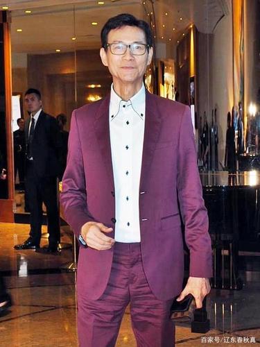 香港女首富甘比出席活动笑容满面,72岁郑少秋神颜不老