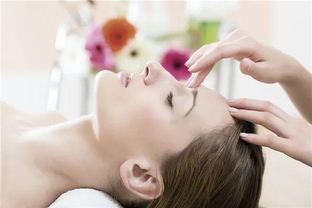 一次头疗7大好处!赶走脑血栓,头痛头晕,脱发白发,失眠