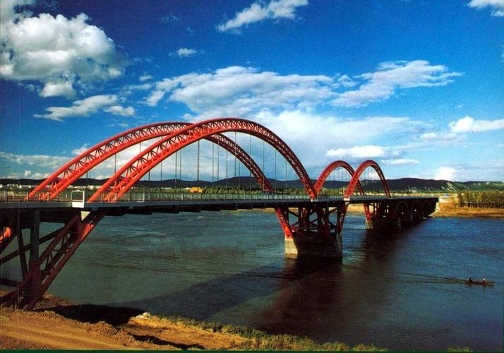 黑龙江省依兰牡丹江大桥主跨100m,拱肋