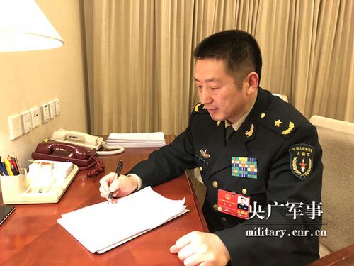 陆军火箭军8名军官晋升中将