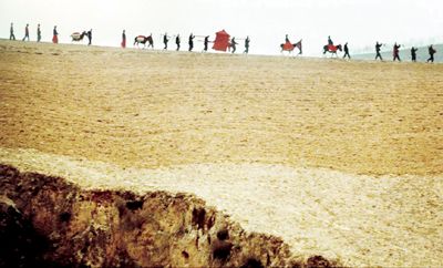 电影《黄土地》剧照一应该看到,若要创建有中国特色的电影美学体系