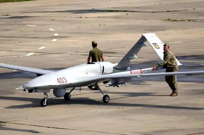 人布拉楚克表示,俄军将该平台用作"存储防空,雷达和侦察设备"的军事