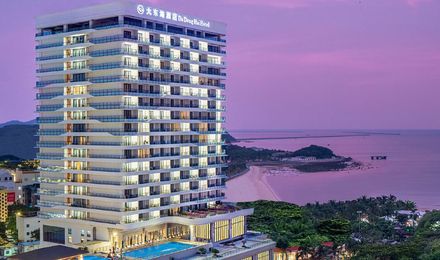 三亚大东海酒店2-4晚(每日酒店中西自助双早 享双人海鲜自助晚餐 赠