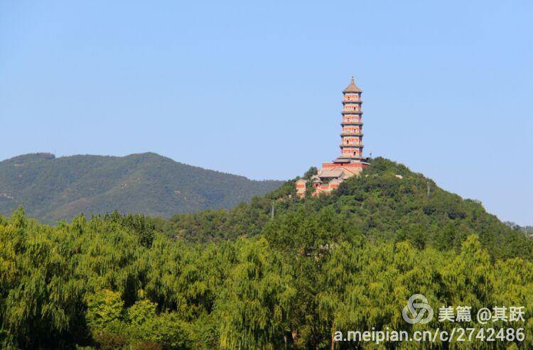 这次近距离地看到玉泉山上玉峰塔.