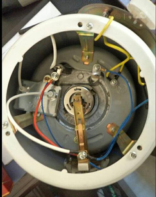 电饭锅中这个方块形的元件是什么件,起什么作用?