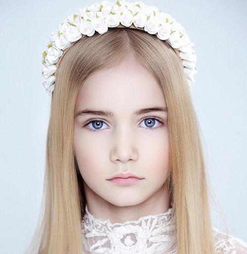 好美的金发碧眼俄罗斯小姑娘