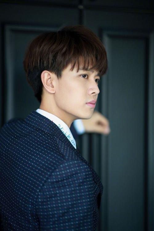 任嘉伦图片任嘉伦帅气活动照图片