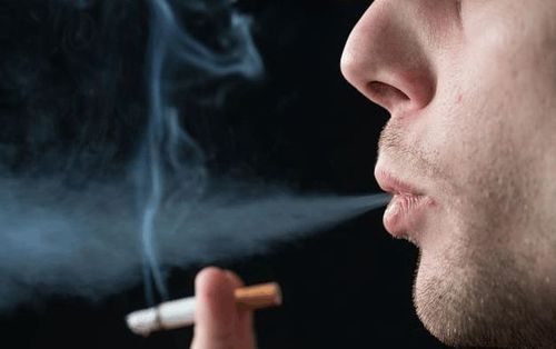 他绝不向命运低头!