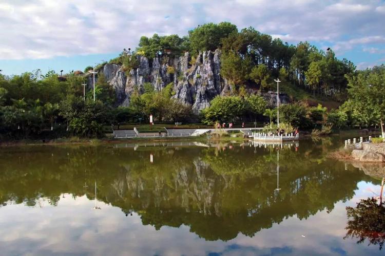江北公园,西江流域文化公园,雄森动物园,北帝山旅游景区…… 平南可以