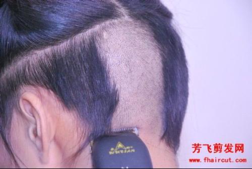     我喜欢剃bob头(把后脑沿发际
