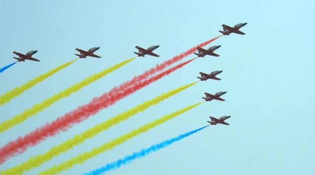 珠海航展飞行表演印象四平八稳的八一激情四射的红鹰