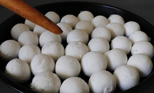 元宵节,学会汤圆此做法,先煮后炸,外酥里糯,家人都爱吃