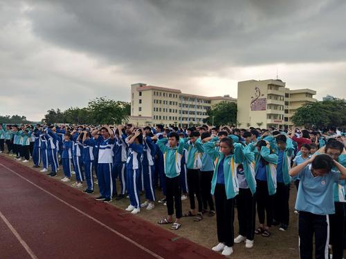 地震演练,防患未然——儋州市长坡中学应急疏散演练