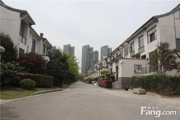 新出一套清扬康臣联排别墅 人民医院 使用面积超过500平 随时可看610