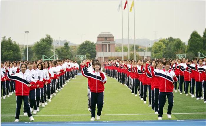 湖北宜昌:夷陵中学"花式课间操"特带劲儿