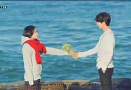 《孤独又灿烂的神-鬼怪》孔侑金高银海边唯美剧照图片