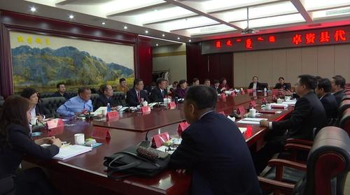 聚焦两会市委副书记代市长奇飞云来到卓资代表团时强调把旅游资源优势