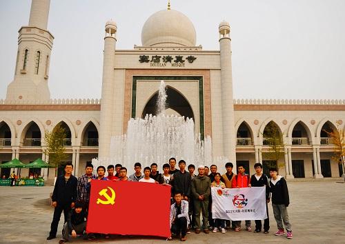 土木学院学生党员赴窦店参观清真寺和社区青年汇