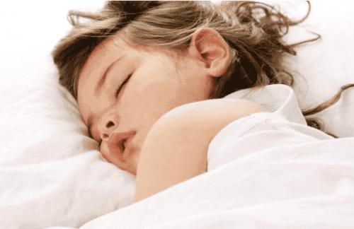 宝宝睡觉时张嘴呼吸怎么办,这样来解决