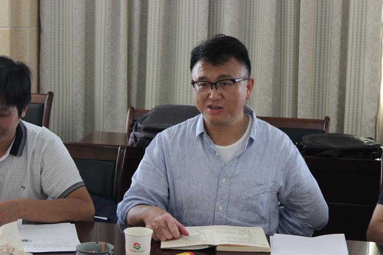 9月3日下午,市政府副市长胡剑荣在市住建局四楼大会议室主持召开