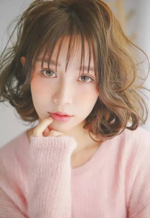 自来卷的头发适合什么发型