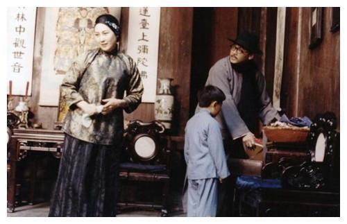 她因自己不能生育将丈夫发妻接过来同住不料结局却是这样