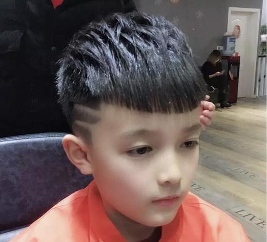 帅气的小男生发型