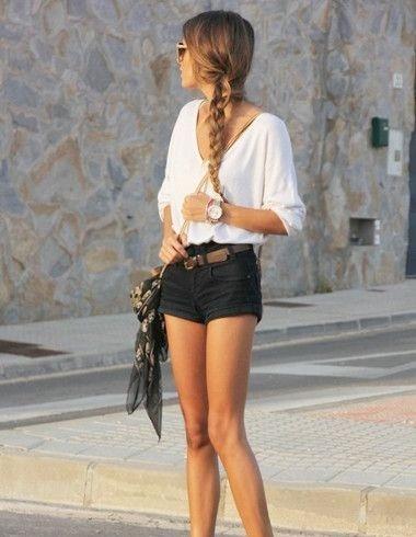 时尚搭配,小姐姐小麦色的健康肤色,看上去给人一种别致的魅惑力