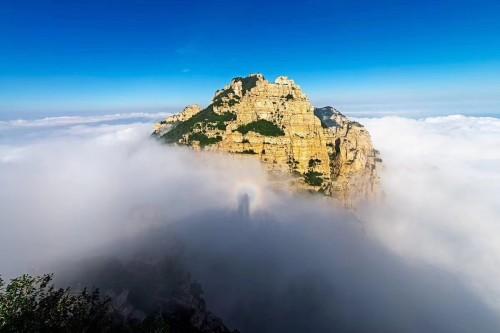 河北白石山景区连续出现云海奇观吸引众多游人