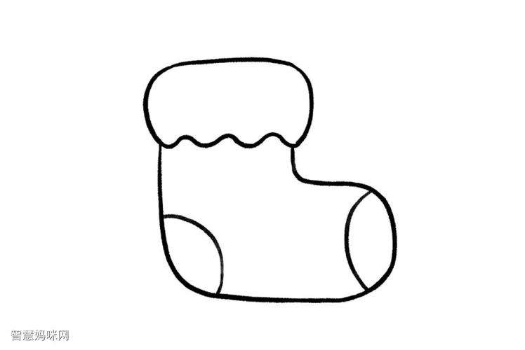 步骤4:接着,简单画一下袜子的花纹