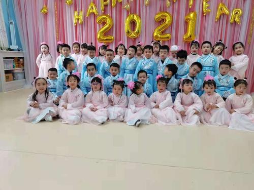 汉服小男生带来古典而又霸气的舞蹈《小道童》
