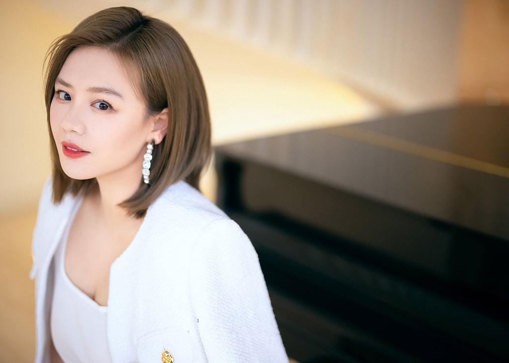 镜头下温柔浅笑甜美十足 马思纯拍摄的一组写真曝光