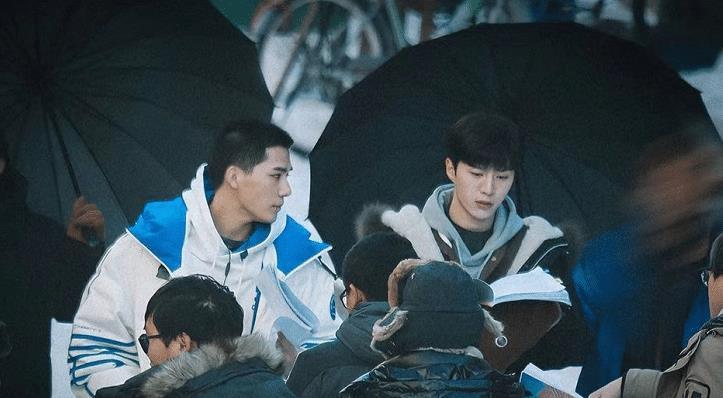 《左肩有你》停拍?王安宇范丞丞各自进组,合作主演都是实力派!