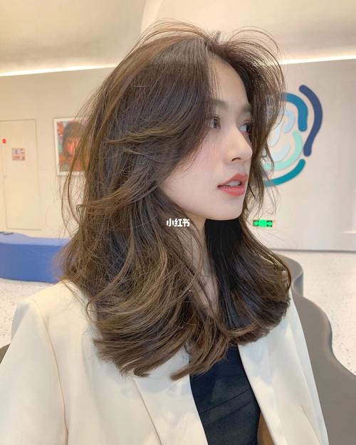 2020最新烫发 中长发发型_发型_长发_染发_卷发_秋天去哪玩_发型分享
