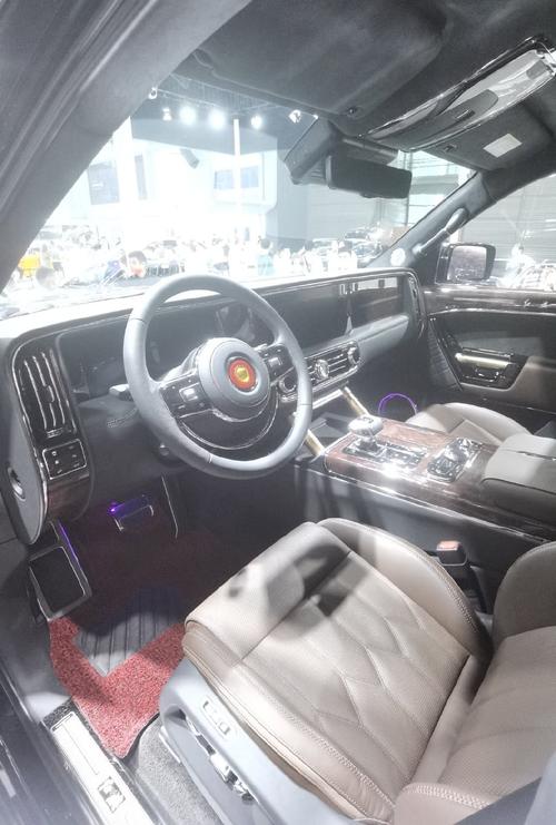 红旗ls7亮相粤港澳车展车长5695mm搭载40tv8发动机