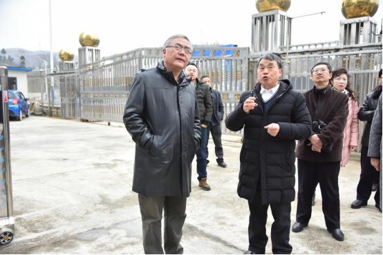 【贵州人大网】省人大常委会副主任何力到联系服务